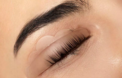 مزایا و معایب لیفت مژه