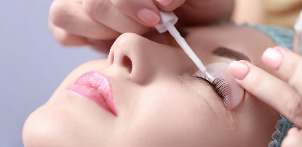 مزایا و معایب لیفت مژه