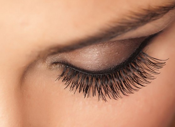 کاشت مژه در لاهیجان