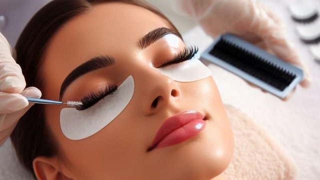 اکستنشن مژه با تیم حرفه‌ ای و مجرب