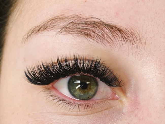 کاشت مژه چشم گربه ای چیست؟